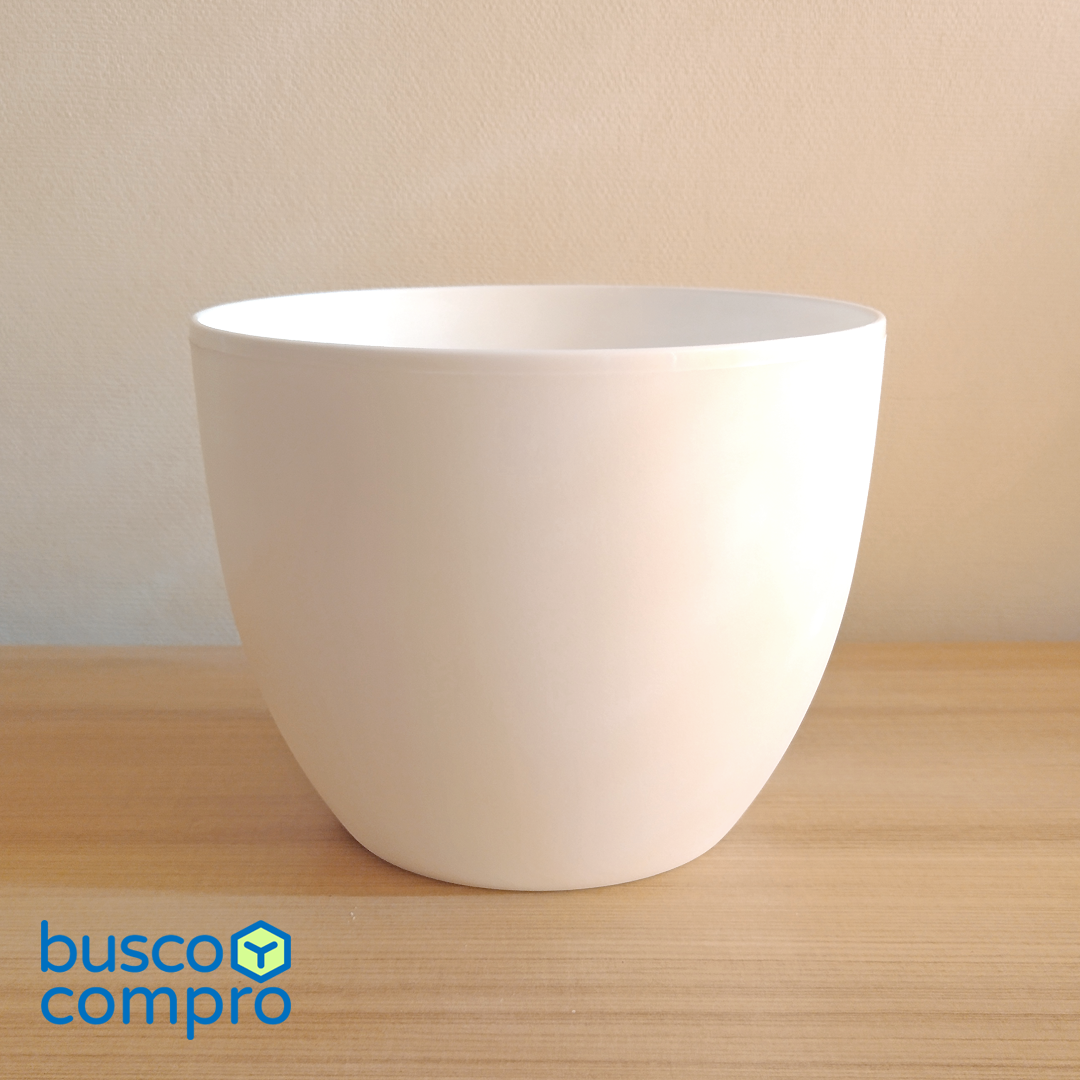 Macetero redondo 20 cm. de plástico rígido y grueso (3 mm.), color blanco.